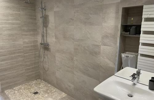 Thiel-sur-Acolin House | Gîte champêtre avec terrasse et jardin à Thiel-sur-Acolin - FR-1-489-339