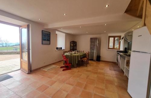 Verrieres-en-Forez House | Gîte confortable avec vue panoramique, idéal pour groupes - FR-1-496-314