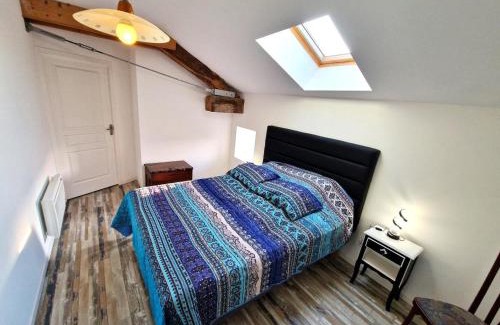 Charroux House | Gîte confortable avec piscine partagée, proche de Vichy - FR-1-489-572