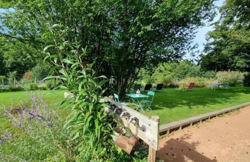 Grammond House | Gîte confortable pour 12 pers. entre Lyon et Saint-Étienne avec jardin et jeux extérieurs - FR-1-496-373