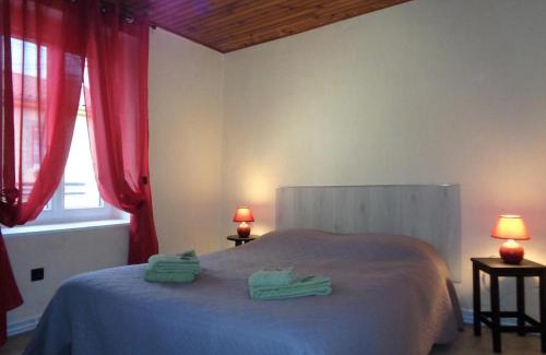 Saint-Jean-la-Vetre House | Gîte convivial avec animaux acceptés et wifi à Saint-Jean-la-Vêtre - FR-1-496-248