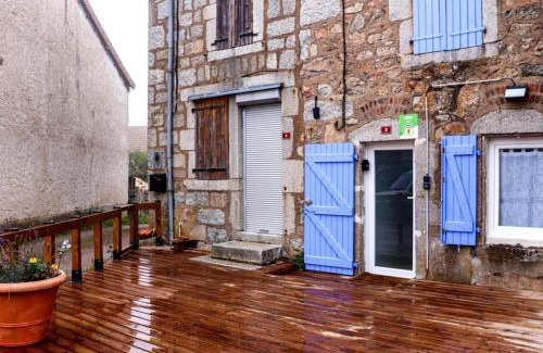 Saint-Nicolas-des-Biefs House | Gîte de charme avec animaux admis et Wi-Fi à Saint-Nicolas-des-Biefs - FR-1-489-553