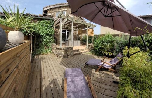 Tartaras House | Gîte de charme à Tartaras - Terrasse et Animaux bienvenus - FR-1-496-299