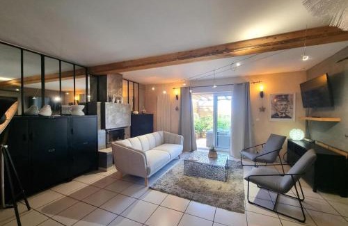 Tartaras House | Gîte de charme à Tartaras - Terrasse et Animaux bienvenus - FR-1-496-299