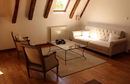 Labastide-Murat Villa | Gîte de La Devèze - salle de cinéma privée - accueil chevaux