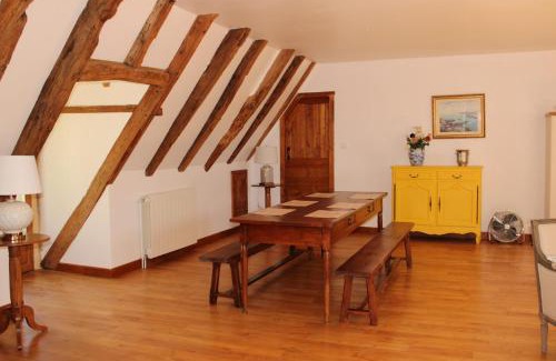 Labastide-Murat Villa | Gîte de La Devèze - salle de cinéma privée - accueil chevaux