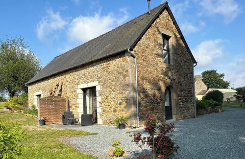 Saint-Jean-Kerdaniel House | Gîte en Argoat