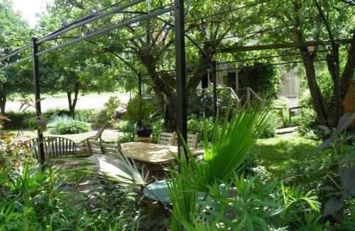 Herisson House | Gîte en bord de rivière avec jardin clos et vue médiévale à Hérisson - FR-1-489-247