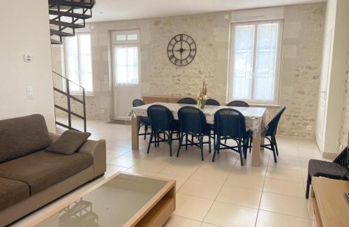 Thesee House | Gîte en Val de Loire: confort, jardin, parking et WiFi inclus - FR-1-491-452