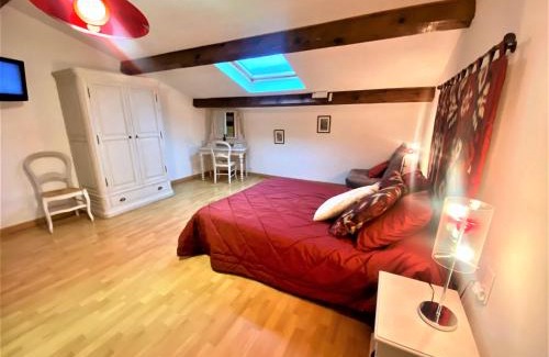 Aubenas House | Gîte et chambre d'hôtes LE MERCOIRE, piscine chauffée et jacuzzi