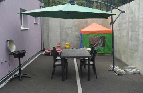 Altkirch House | Gîte familial tout confort à Altkirch - Terrasse, jardin, parking, proche pistes cyclables et randos - FR-1-744-5