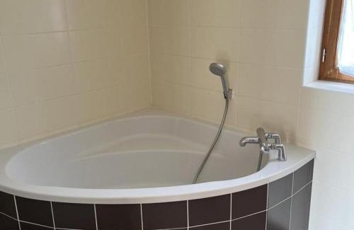 Montbeugny House | Gîte La Huzarde à Montbeugny pour 4 pers., Animaux admis, Parking - FR-1-489-599