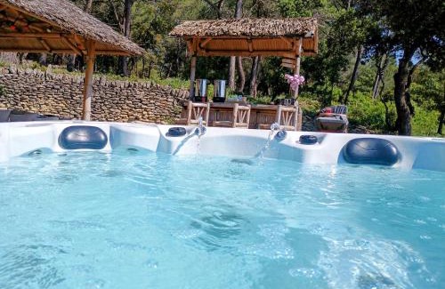 Saumane-de-Vaucluse House | Gîte Lavande vue Luberon 33 hectares piscine Spa Sauna au cœur de Provence