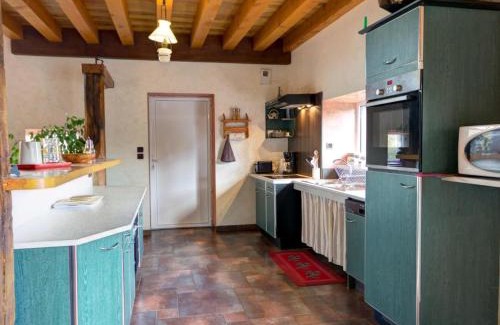 Saint-Priest-la-Prugne House | Gîte paisible avec piscine intérieure et animaux acceptés - FR-1-496-132