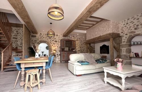 Rocles House | Gîte rustique rénové avec jeux pour enfants, climatisation et jardin privatif à Rocles - FR-1-489-546
