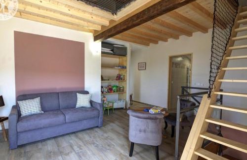 Panissieres House | Gîte spacieux à la campagne avec grande terrasse et fibre, proche Panissières - FR-1-496-367