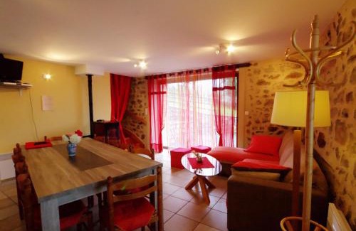 Saint-Cyr-de-Valorges House | Gîte spacieux avec animaux admis et wifi, idéal pour familles - FR-1-496-17