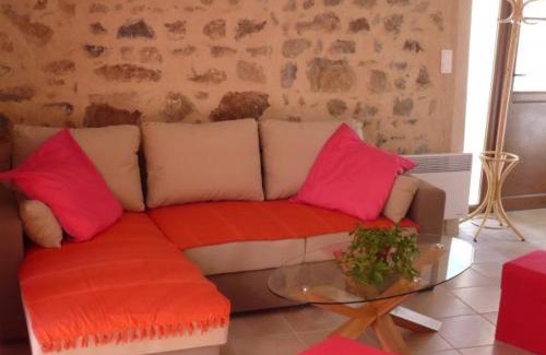 Saint-Cyr-de-Valorges House | Gîte spacieux avec animaux admis et wifi, idéal pour familles - FR-1-496-17