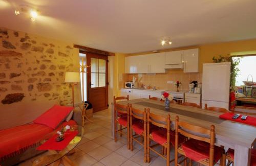 Saint-Cyr-de-Valorges House | Gîte spacieux avec animaux admis et wifi, idéal pour familles - FR-1-496-17