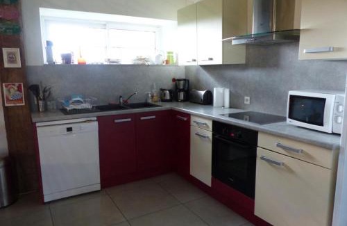 Chirat-l'Eglise House | Gîte spacieux avec jardin, terrasse, BBQ et cheminée - FR-1-489-4