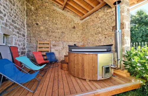 Usson-en-Forez House | Gîte spacieux avec bain nordique et Wifi à Usson-en-Forez - FR-1-496-359