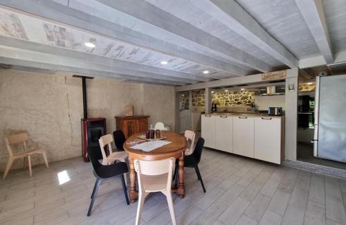Usson-en-Forez House | Gîte spacieux avec bain nordique et Wifi à Usson-en-Forez - FR-1-496-359