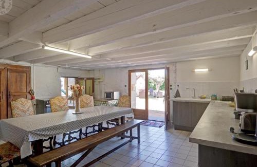 L'Hopital-le-Grand House | Gîte spacieux à L'Hôpital-le-Grand, animaux acceptés - FR-1-496-289