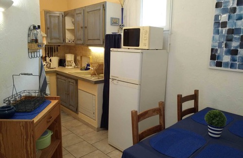 Saint-Jean-de-Valeriscle Apartment | Gîtes Les terrasses and La source room - 13 people