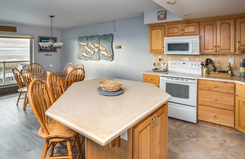 Gearhart Condo | G712 2 Bedroom 4th Floor ADULTS ONLY, No Cleaning Fees