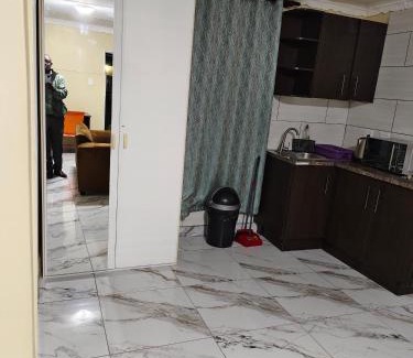 Greater Johannesburg Metropolitan Area Apartment | Gael Guest 1