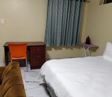 Greater Johannesburg Metropolitan Area Apartment | Gael Guest 1