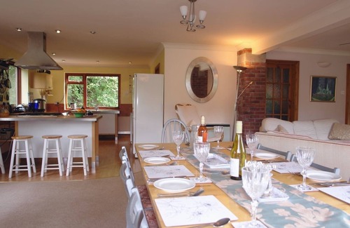 Newton Ferrers Cottage | GALANDA TREETOPS, pet friendly, with a garden in Newton Ferrers