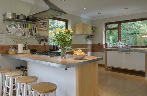 Newton Ferrers Cottage | GALANDA TREETOPS, pet friendly, with a garden in Newton Ferrers