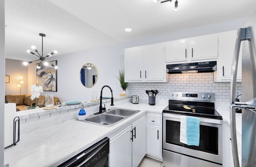 Titusville Apartment | *Galaxy Getaway* *NASA*, Pool, BBQ, Gym, Arcade