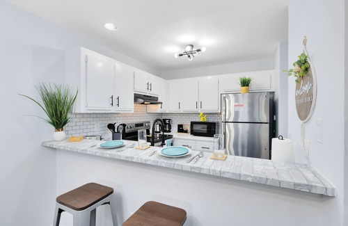 Titusville Apartment | *Galaxy Getaway* *NASA*, Pool, BBQ, Gym, Arcade