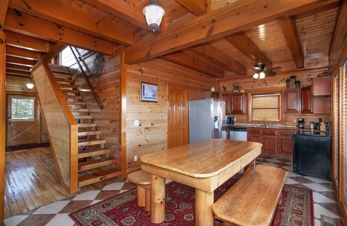 Sevierville House | Galaxy Splash: Hot Tub, Pool, Theater, & MTN Views