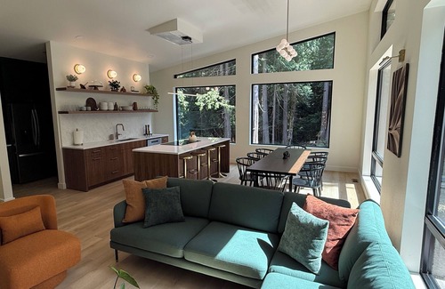 Bellingham House | Galby Getaway - Modern House on Galbraith Mountain - Mountain Biking made easy!