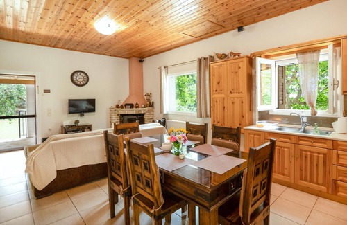 Petaleia House | Galini Vines House: Authentic Corfu village life. WiFi. A/C