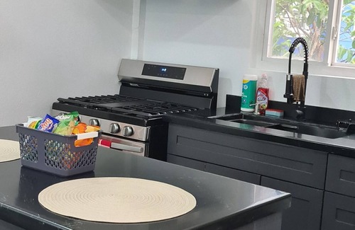 Saint George Parish Apartment | Galloway's Cottage Classyw/Super fast WiFi, AC Generator, close to V.C Airport