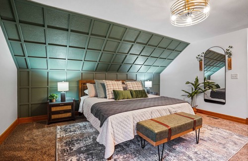 Laurelville House | Game & Medi Room, Outdoors, Hot tub & Sunset Views