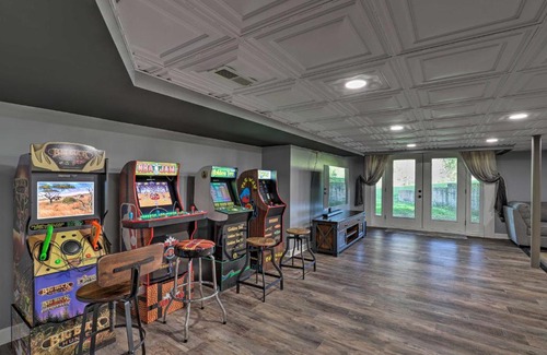 Burnsville House | Game Room, Theater and Deck Burnsville Cabin!