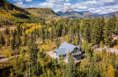 Columbine Lake House | Game Room and Views Cabin Near Purgatory Resort!