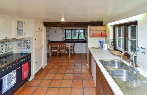 Welwyn House | Gamekeepers Cottage rural, good for isolation walks cycling Near train to London