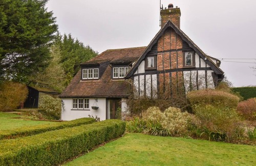 Welwyn House | Gamekeepers Cottage rural, good for isolation walks cycling Near train to London