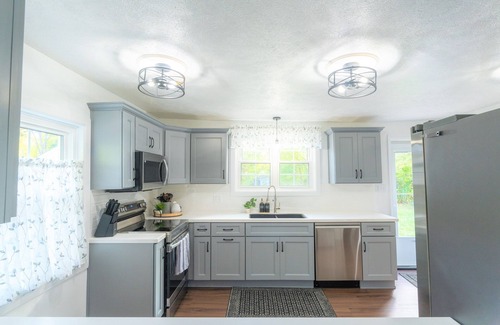 Saint Marys  Saint Joseph County House | *GameRoom*Pool*2663ft²*King Bed*65" TV*1000Mbps