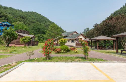Gangneung House | Gangneung Yasaenghwa Maeul