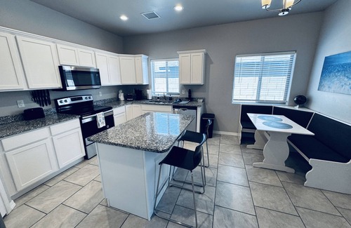 Kingman House | Garage access!