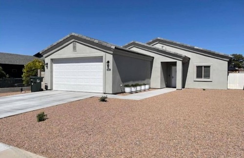 Kingman House | Garage access!