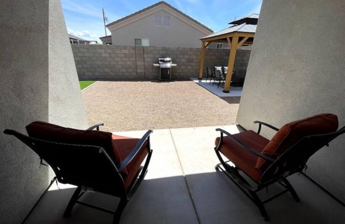 Kingman House | Garage access!