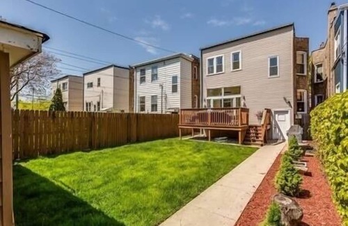 Logan Square Apartment | Garage Parking - Vintage Charm - and a Fabulous Location! Easily Enjoy the Best of Chicago! by AllSet Turnover